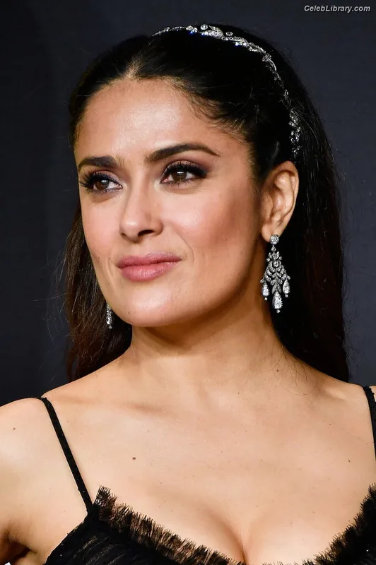 Salma Hayek photo 15 of 3053