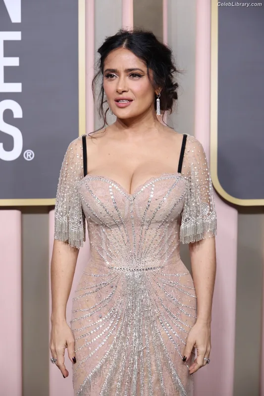 Salma Hayek photo 3 of 3053