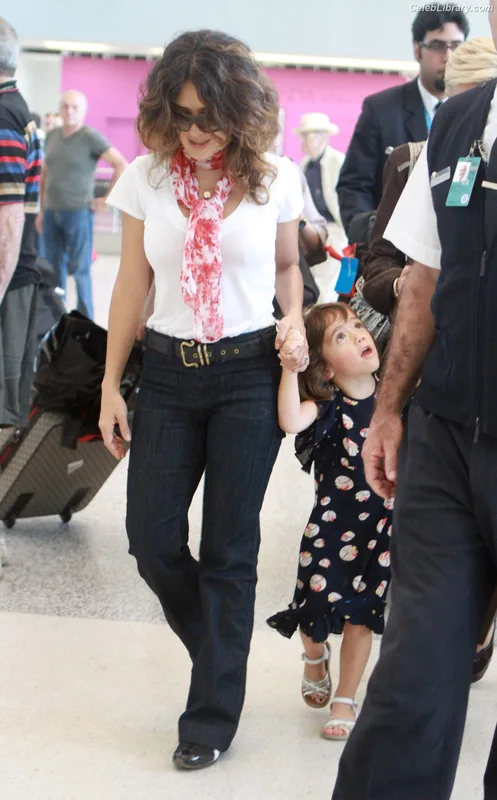 Salma Hayek photo 15 of 3053