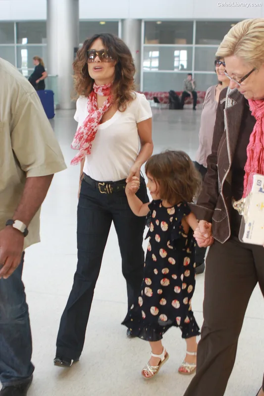 Salma Hayek photo 20 of 3053