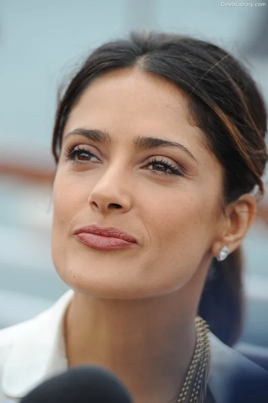 Salma Hayek photo 22 of 3053