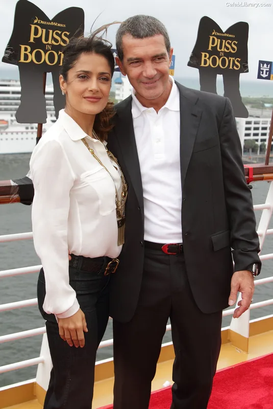 Salma Hayek photo 20 of 3053