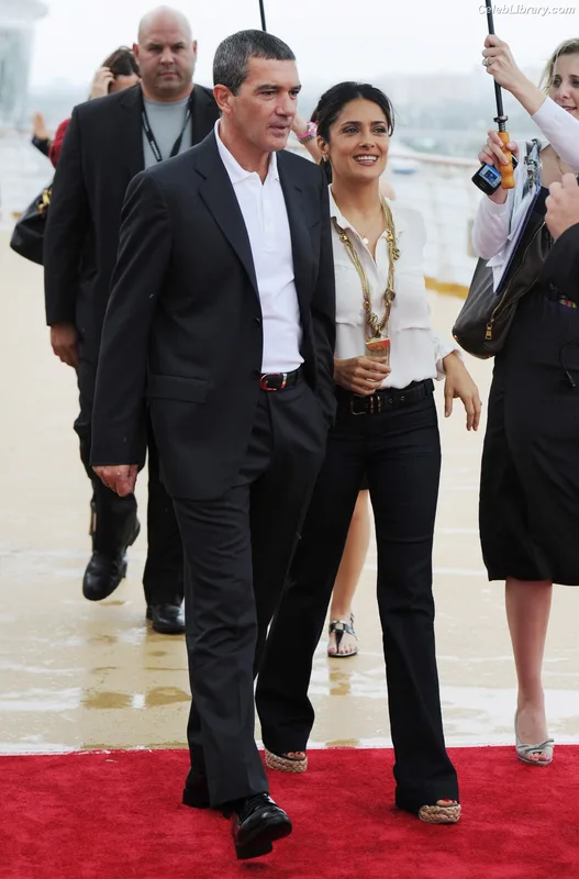 Salma Hayek photo 20 of 3053