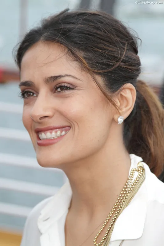 Salma Hayek photo 21 of 3053