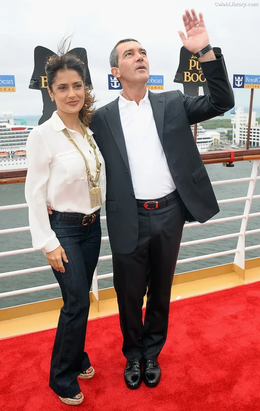 Salma Hayek photo 18 of 3053