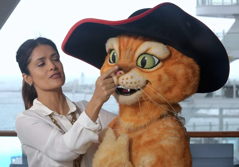 Salma Hayek photo 8 of 3053