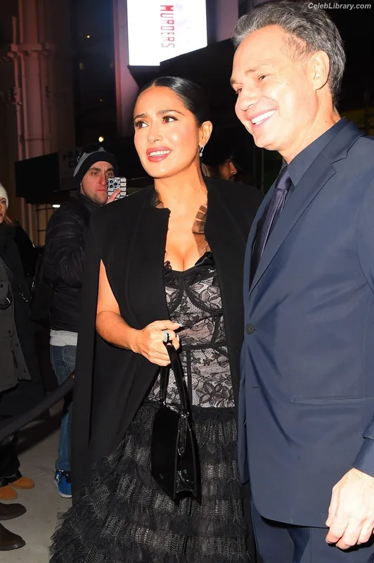 Salma Hayek photo 8 of 3053
