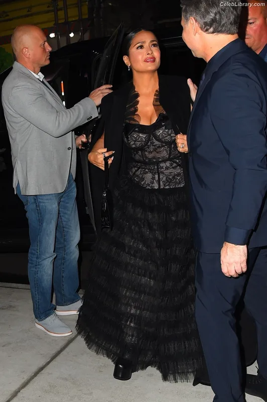 Salma Hayek photo 12 of 3053