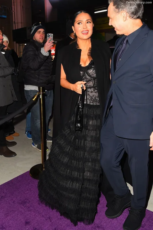 Salma Hayek photo 20 of 3053