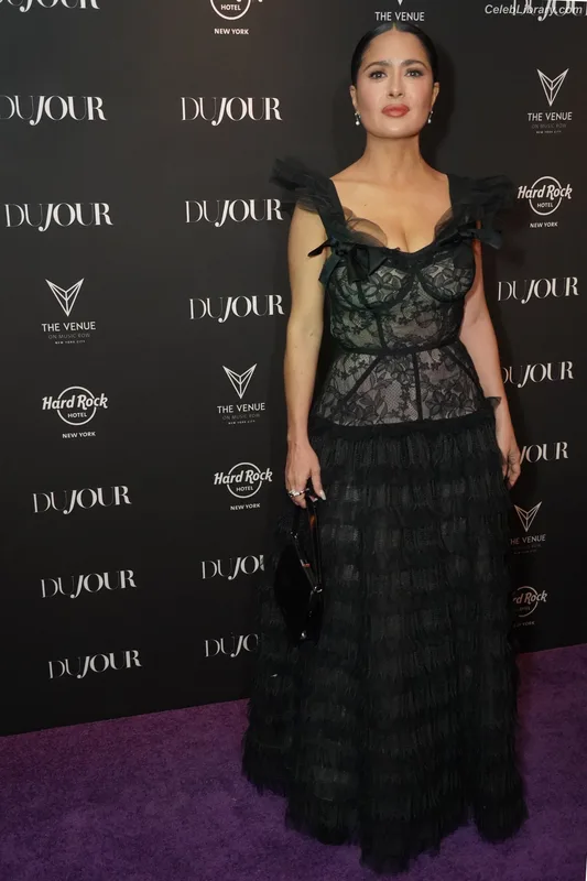 Salma Hayek photo 3 of 3053