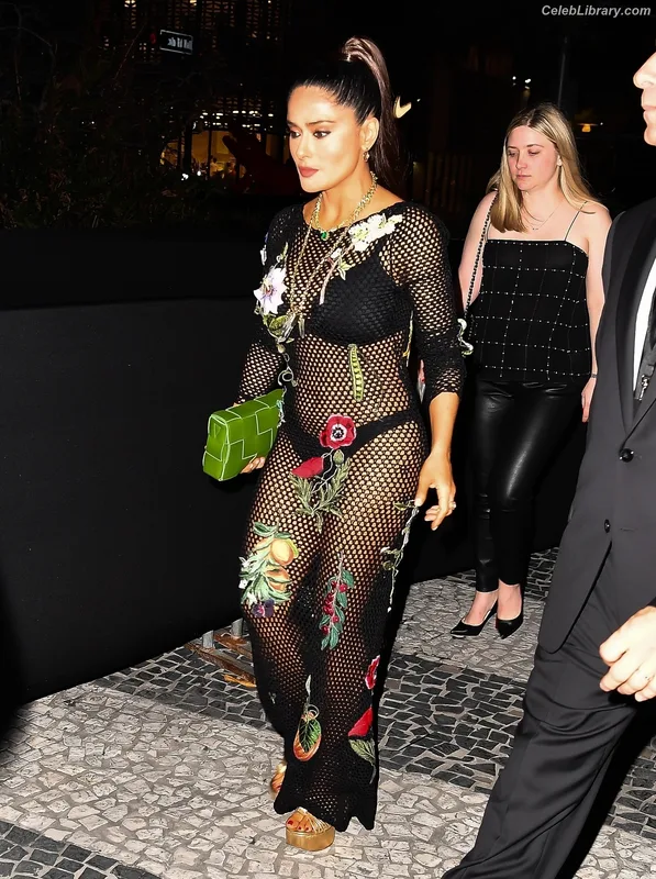 Salma Hayek photo 19 of 3053