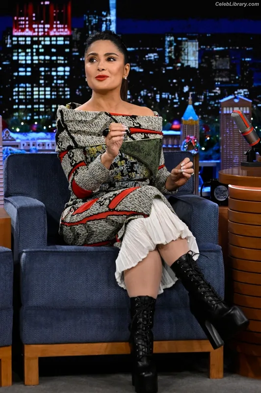 Salma Hayek photo 20 of 3053