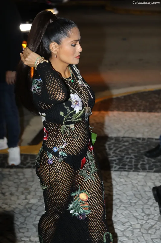 Salma Hayek photo 10 of 3053