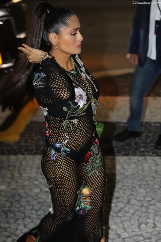 Salma Hayek photo 15 of 3053