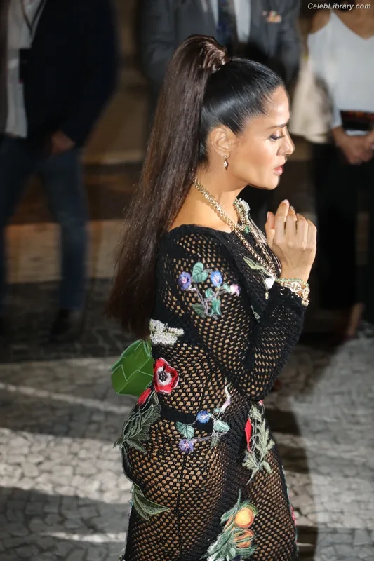 Salma Hayek photo 18 of 3053