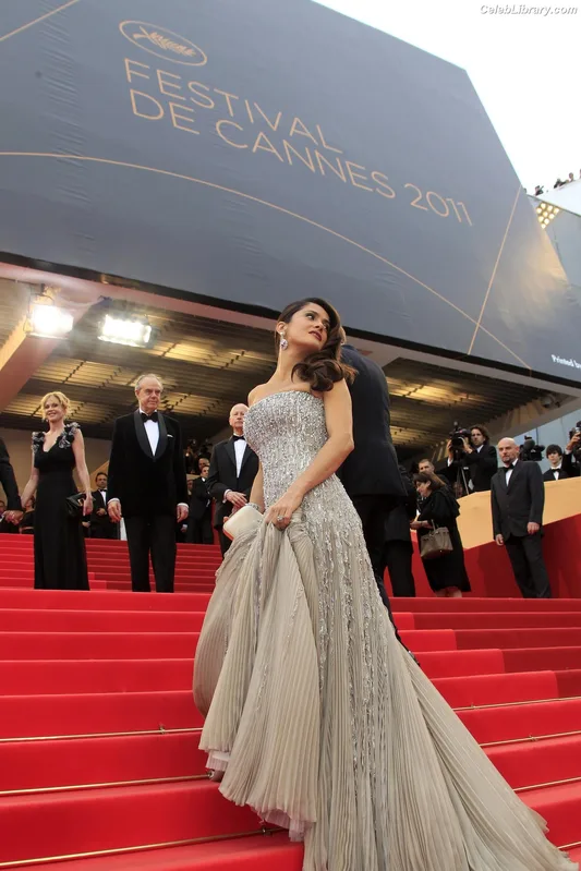 Salma Hayek photo 8 of 3053