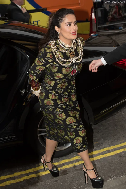 Salma Hayek photo 18 of 3053