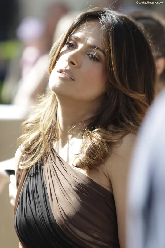 Salma Hayek photo 22 of 3053