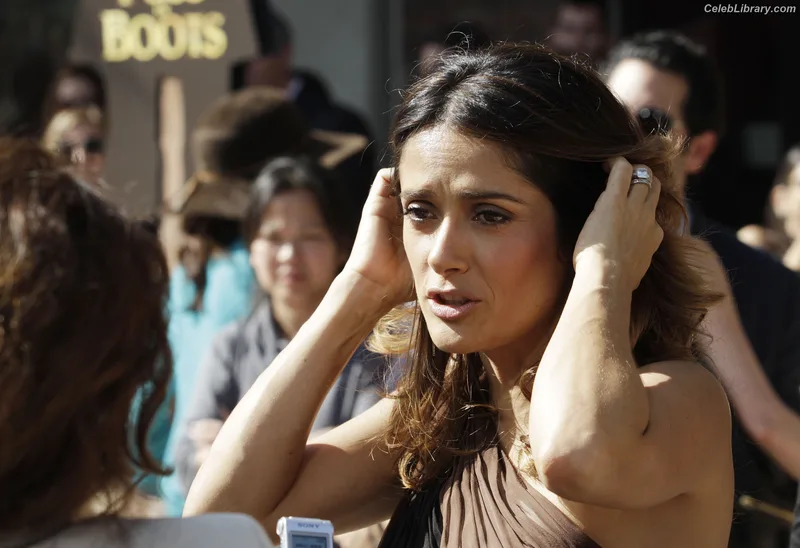 Salma Hayek photo 23 of 3053