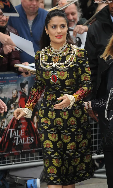 Salma Hayek photo 24 of 3053