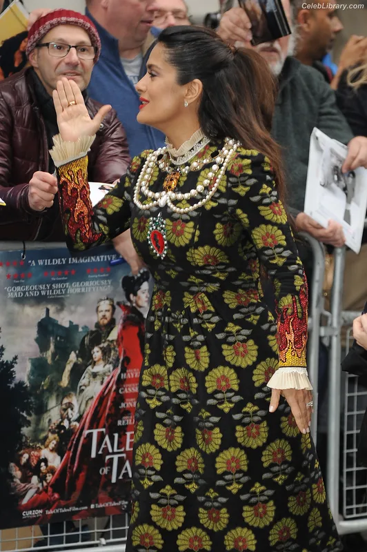 Salma Hayek photo 2 of 3053