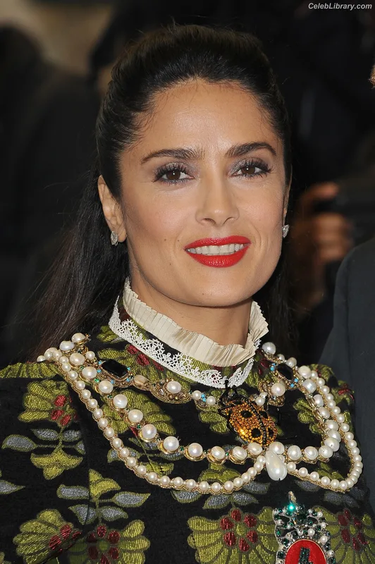 Salma Hayek photo 5 of 3053