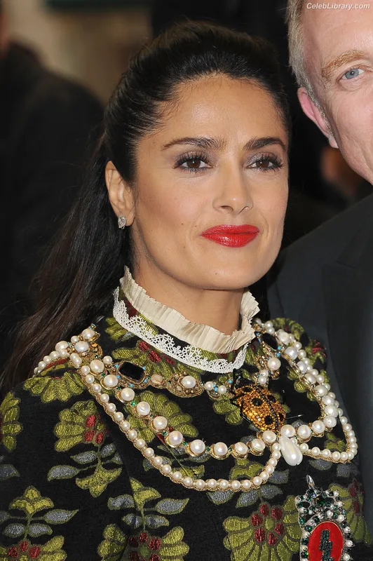 Salma Hayek photo 8 of 3053