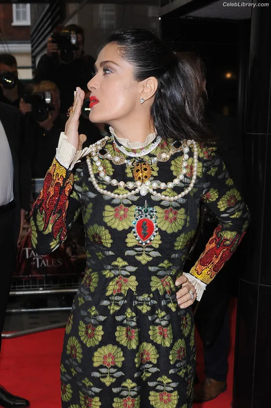 Salma Hayek photo 15 of 3053
