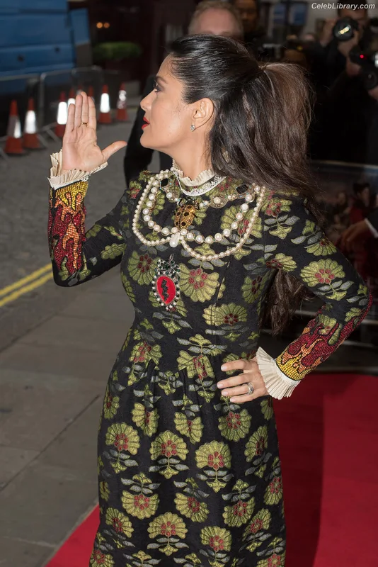 Salma Hayek photo 17 of 3053