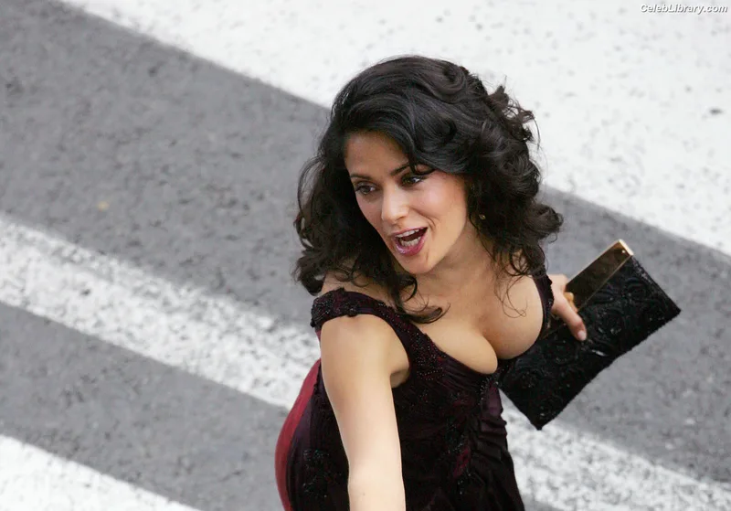 Salma Hayek photo 19 of 3053