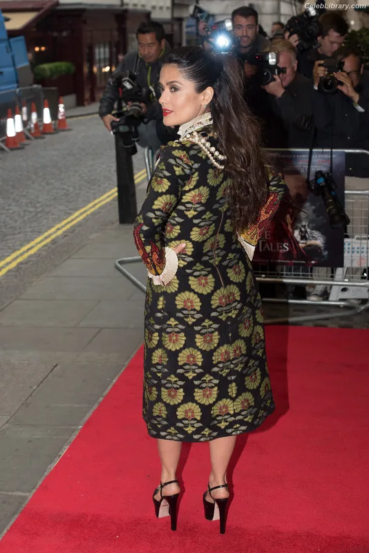 Salma Hayek photo 2 of 3053