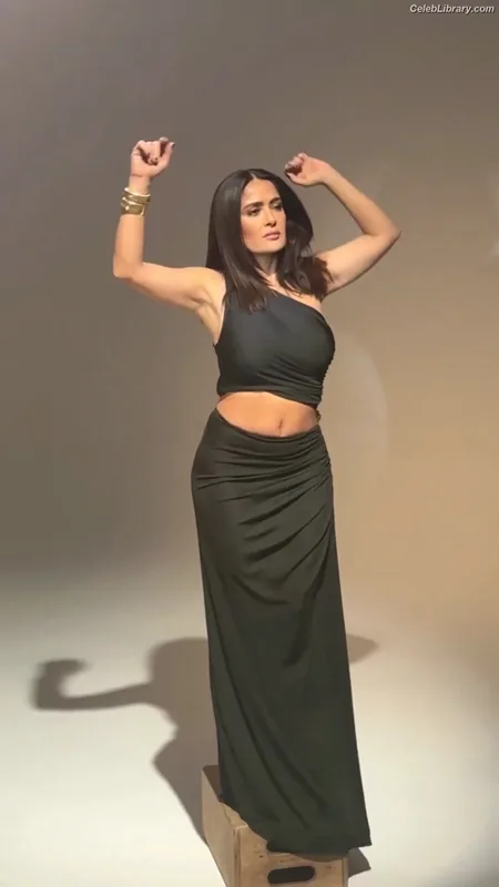 Salma Hayek photo 18 of 3053