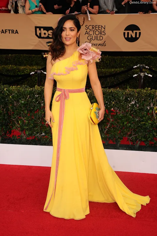 Salma Hayek photo 4 of 3053