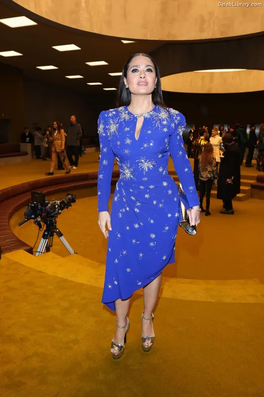 Salma Hayek photo 18 of 3053