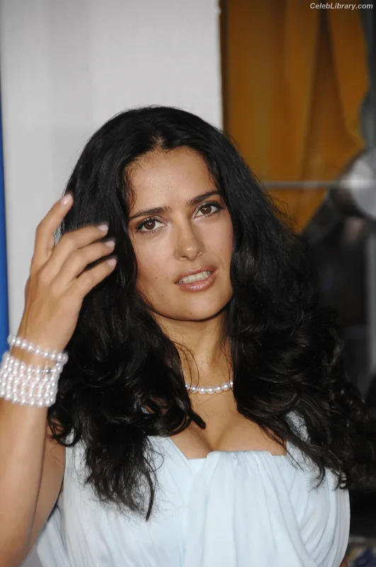 Salma Hayek photo 24 of 3053