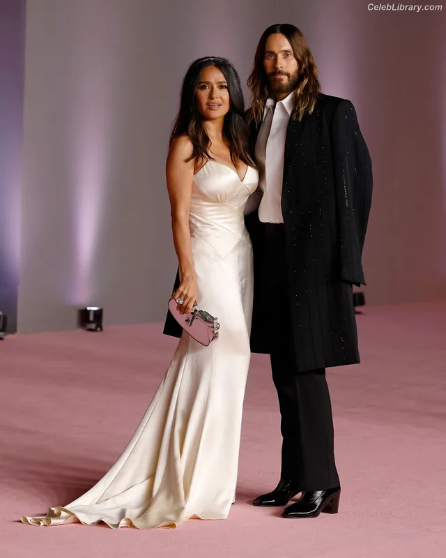 Salma Hayek photo 12 of 3053