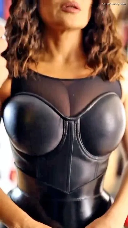 Salma Hayek photo 17 of 3053