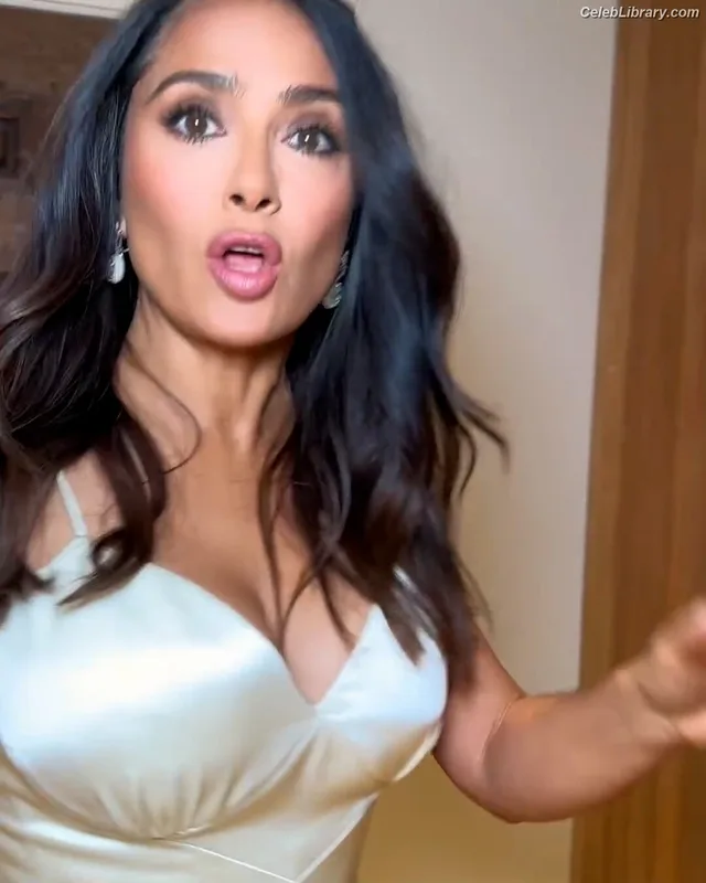 Salma Hayek photo 17 of 3053