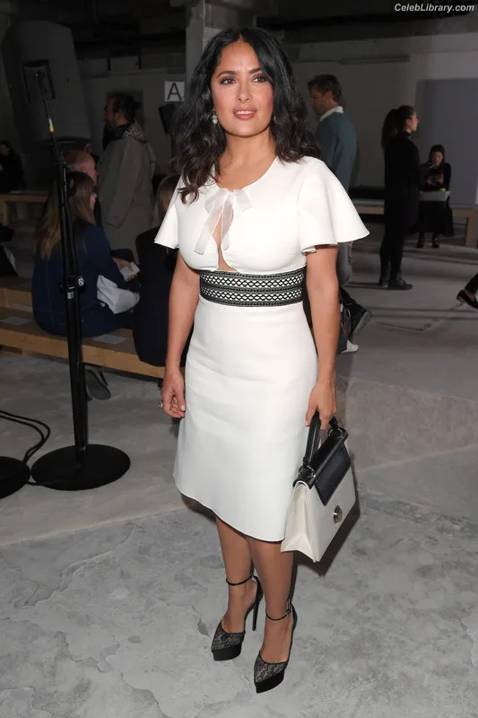 Salma Hayek photo 6 of 3053