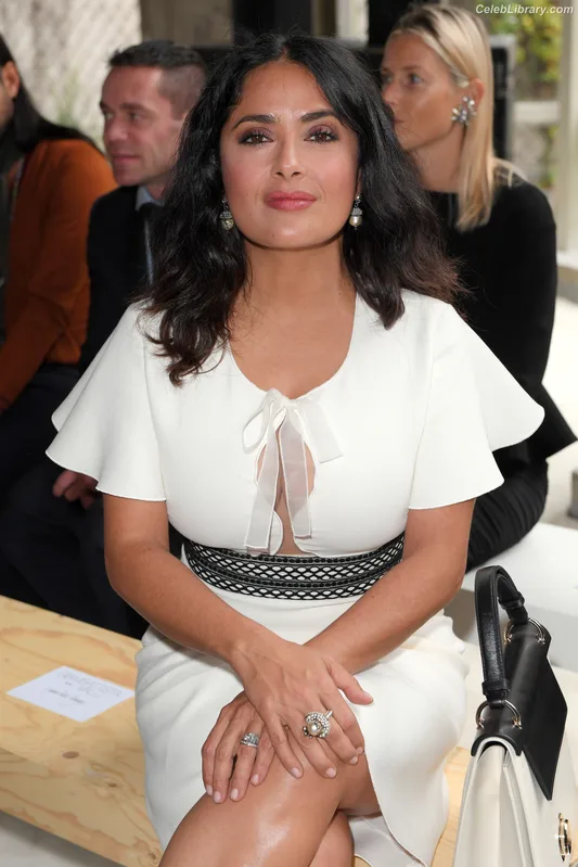 Salma Hayek photo 11 of 3053