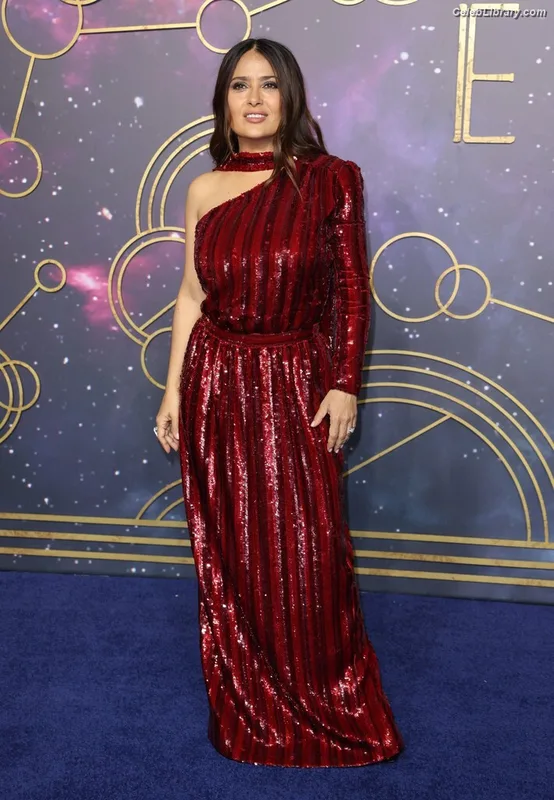 Salma Hayek photo 1 of 3053