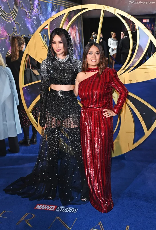 Salma Hayek photo 8 of 3053