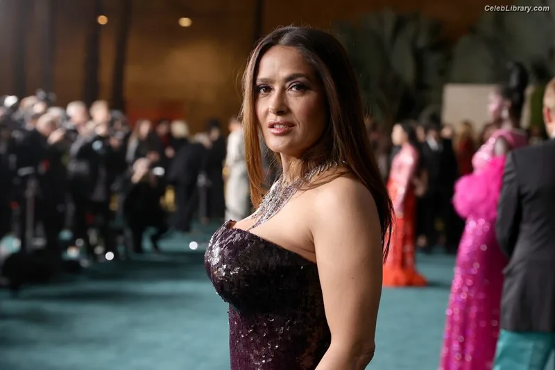 Salma Hayek photo 17 of 3053