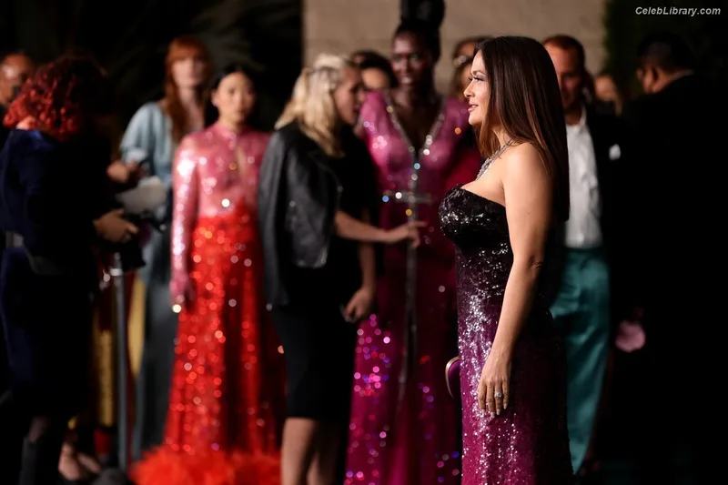 Salma Hayek photo 20 of 3053