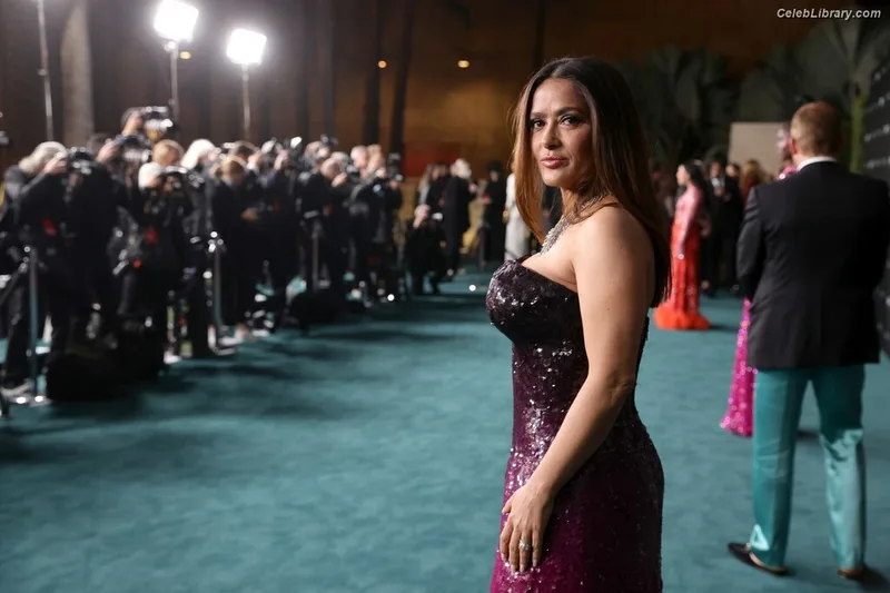 Salma Hayek photo 21 of 3053