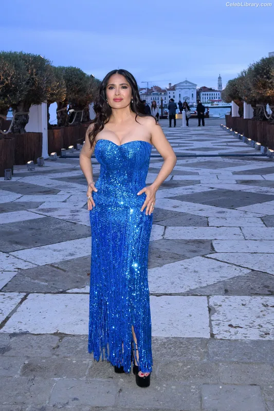 Salma Hayek photo 20 of 3053
