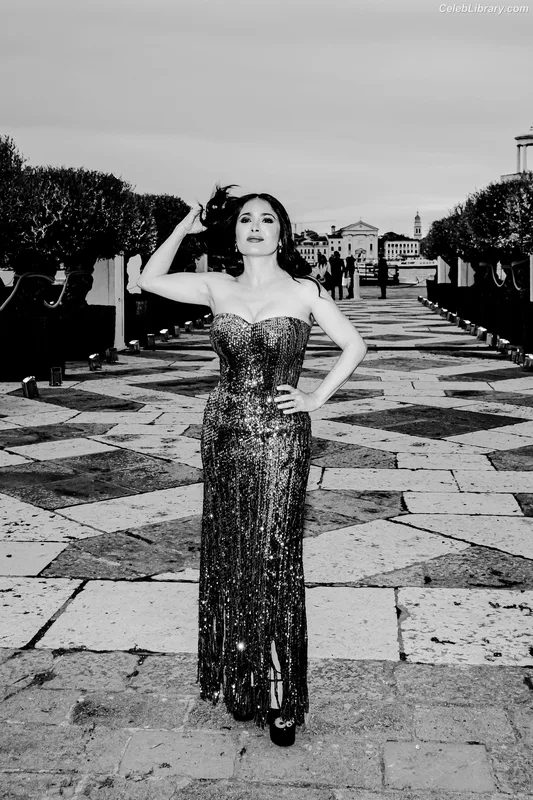 Salma Hayek photo 24 of 3053