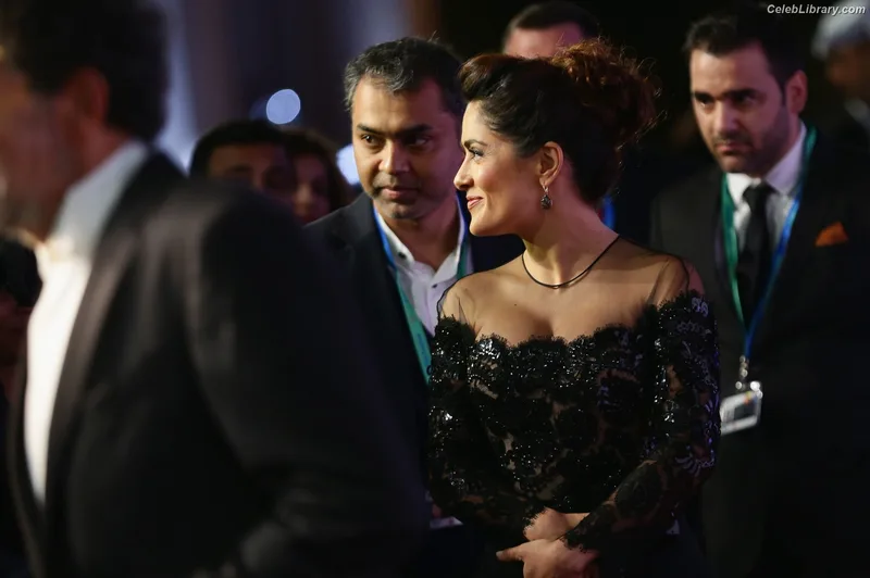Salma Hayek photo 6 of 3053