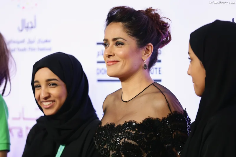Salma Hayek photo 10 of 3053