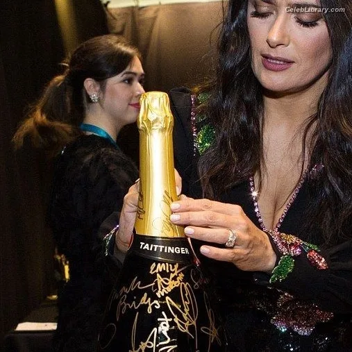 Salma Hayek photo 16 of 3053